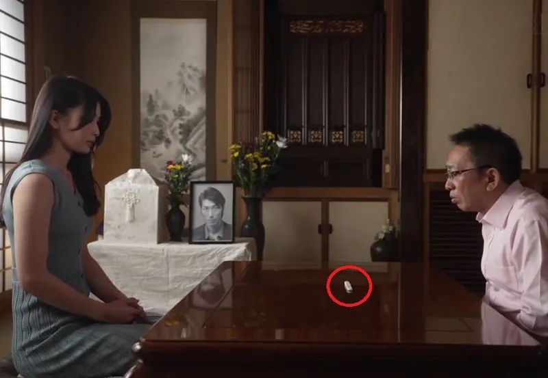 Một ngày sau tang lễ người chồng, người yêu của con trai đã bị bố anh xã ép phang không bao đến mang thai