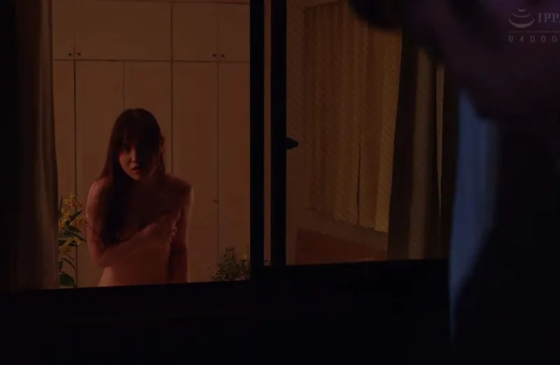 Em hotgirl cạnh nhà người chồng người chồng hàng xóm thường xuyên thay đồ ở ngay cửa sổ