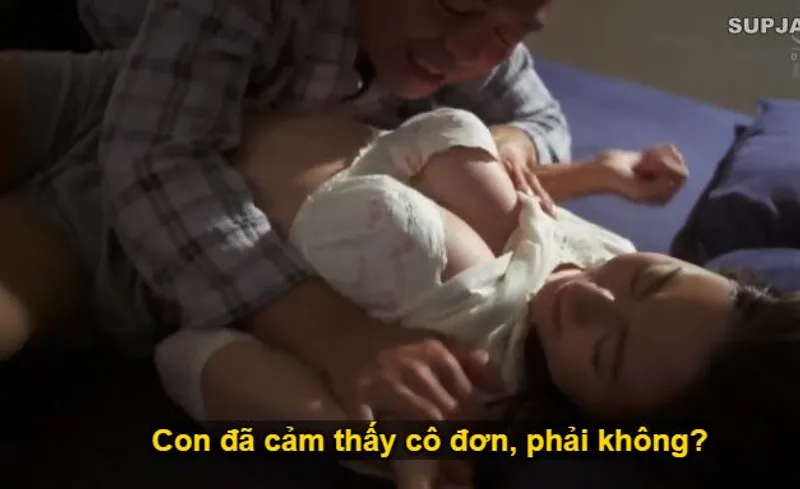 Nhìn con trai mải miết lao đầu vào việc khiến con dâu lẻ loi cô quạnh, ông bố chồng liều lĩnh đè ra địt con dâu.